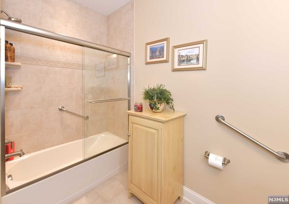 308 Four Seasons Ln, Montvale NJ  07645-1859 exterior