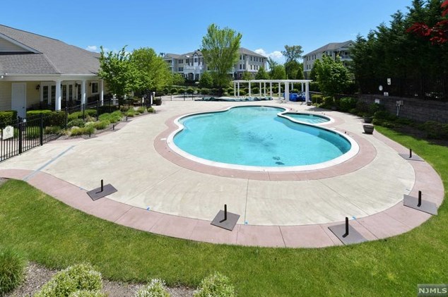 308 Four Seasons Ln, Montvale NJ  07645-1859 exterior