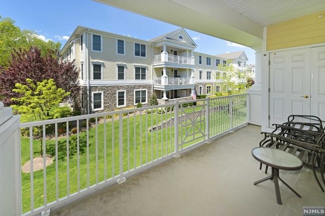 308 Four Seasons Ln, Montvale NJ  07645-1859 exterior
