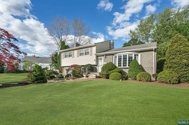 128 Warren Rd, Park Ridge, NJ 07656