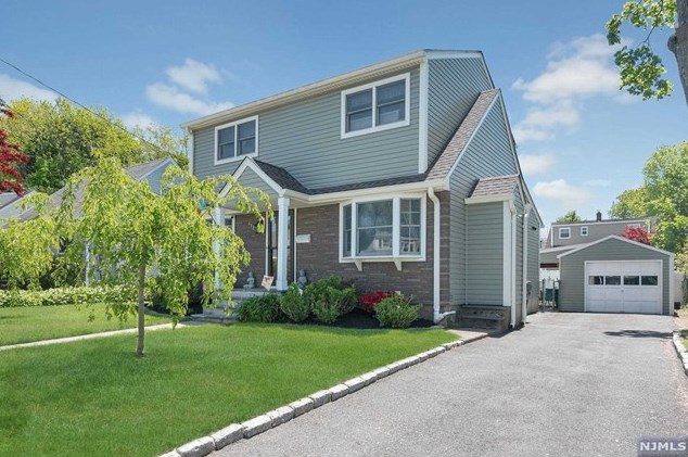 172 New Jersey Ave, Bergenfield, NJ 07621-1457