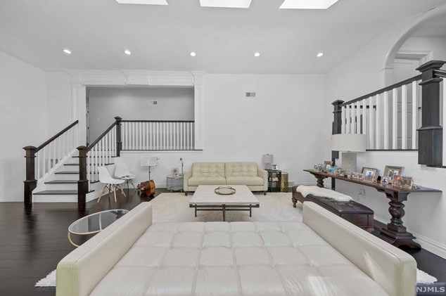 46 Richard St, Tenafly, NJ 07670-1409