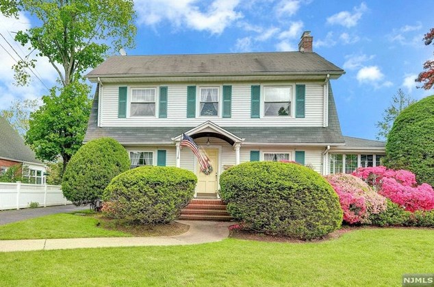 454 3rd St, Oradell, NJ 07649