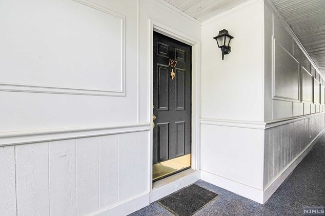 187 Larch Ln, Mahwah, NJ 07430