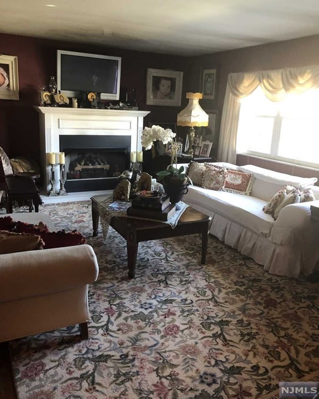 1512 12th St, West Fort Lee, NJ 07024-2126