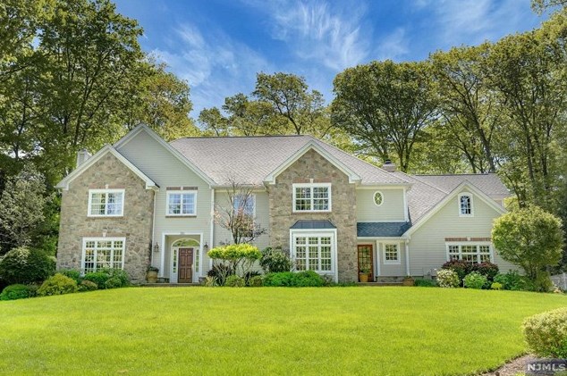 281 Woodside Ave, Franklin Lakes, NJ 07417