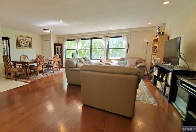 2352 Linwood Ave #3f, West Fort Lee, NJ