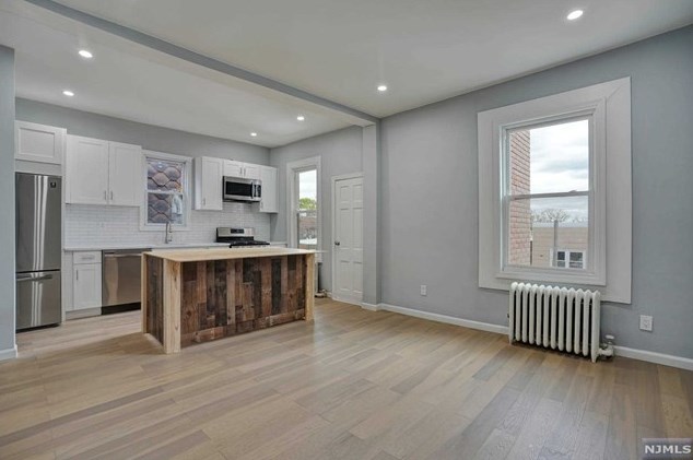 317 4th St #2, Union City, NJ 07087
