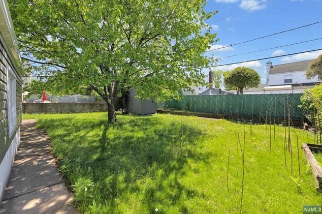 14 Donor Ave, Elmwood Park NJ  07407-1705 exterior