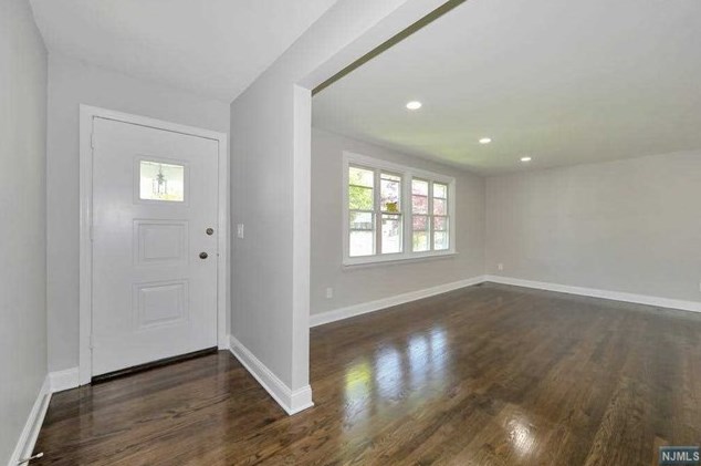 14 Donor Ave, Elmwood Park NJ  07407-1705 exterior