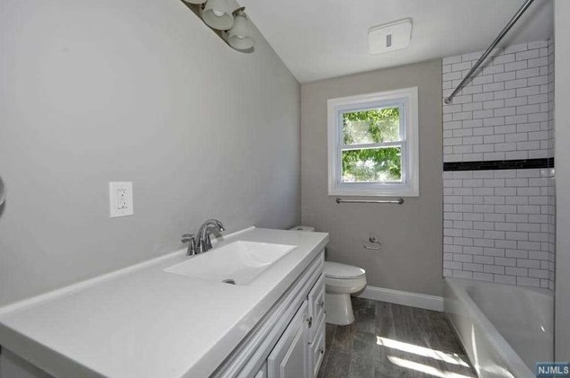 14 Donor Ave, Elmwood Park NJ  07407-1705 exterior