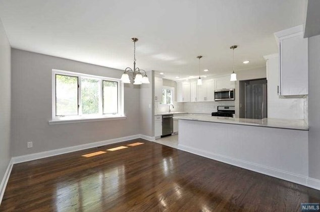 14 Donor Ave, Elmwood Park NJ  07407-1705 exterior