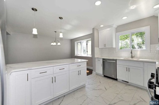 14 Donor Ave, Elmwood Park NJ  07407-1705 exterior