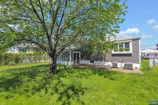 14 Donor Ave, Elmwood Park NJ  07407-1705 exterior