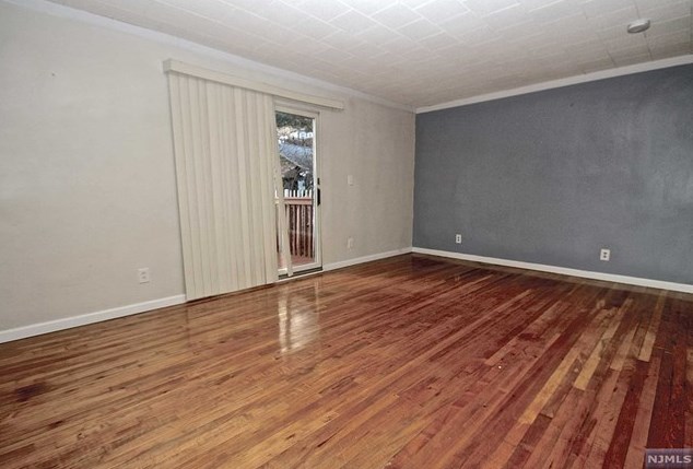 97 Echo Pl #97, Elmwood Park, NJ 07407