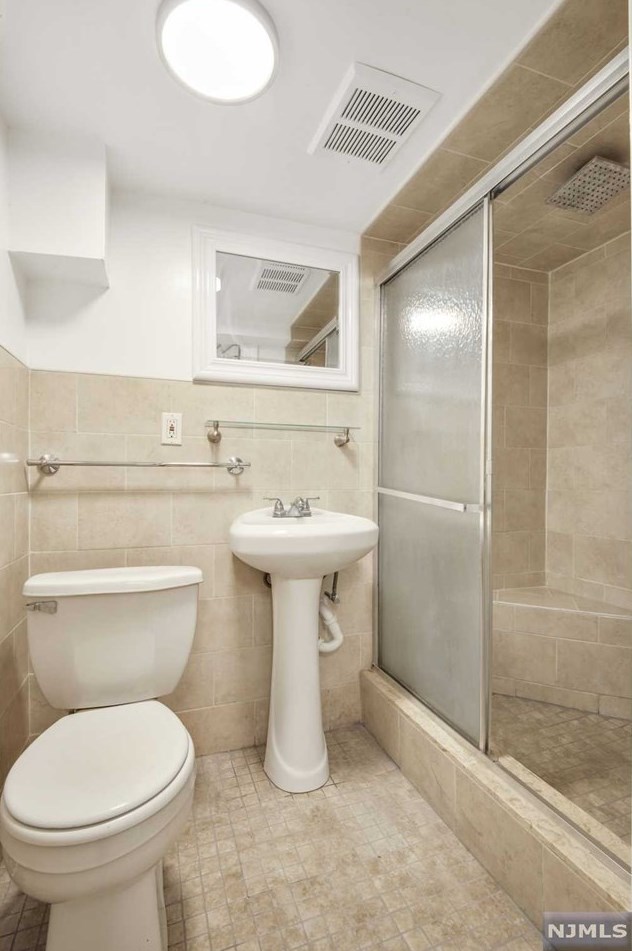 327 St, West New York NJ  07093-2415 exterior