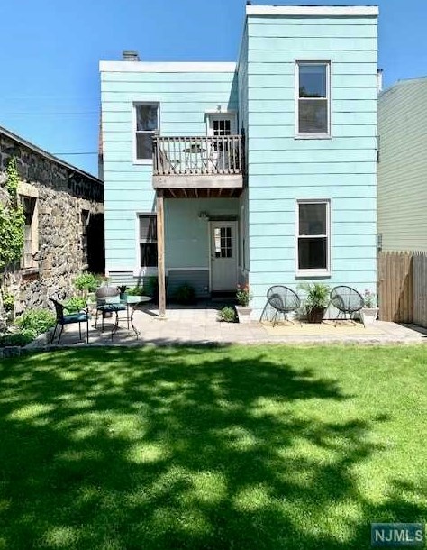 327 St, West New York NJ  07093-2415 exterior