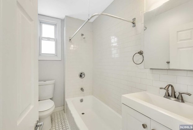 327 St, West New York NJ  07093-2415 exterior
