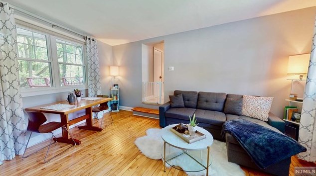 221 Lakeview Dr, Ridgewood, NJ 07450