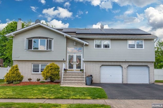 5 La Rosa Dr, Little Ferry, NJ 07643-1724