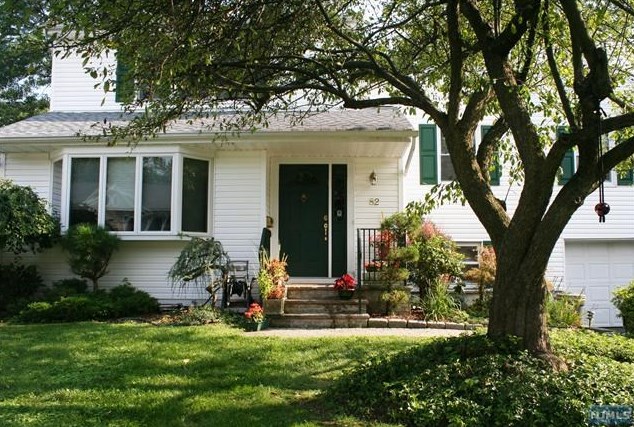 82 Heatherhill Rd, Cresskill, NJ 07626