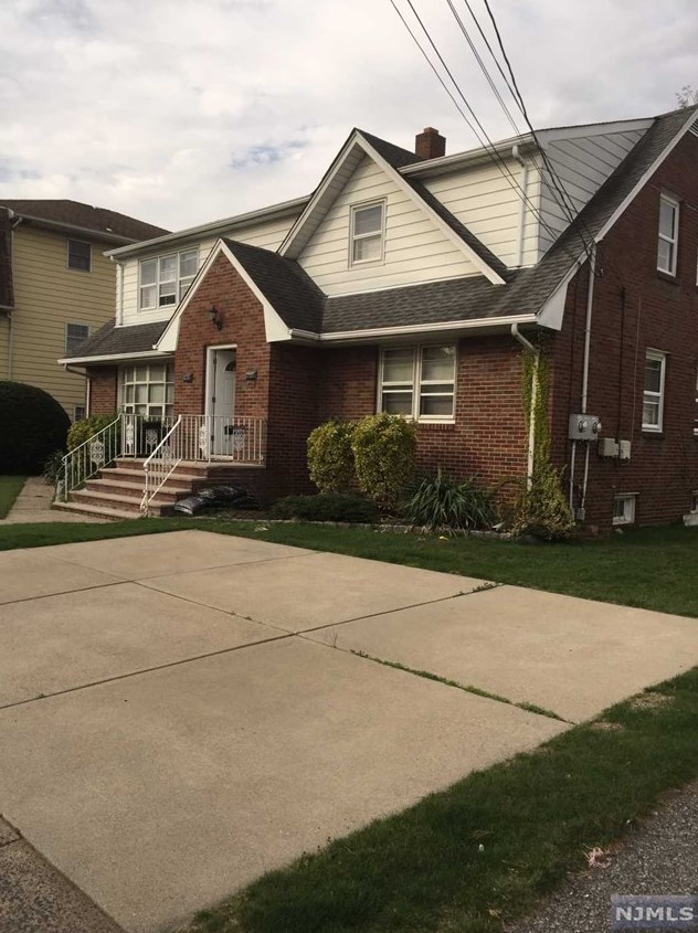 333 6th St, Saddle Brook, NJ 07663