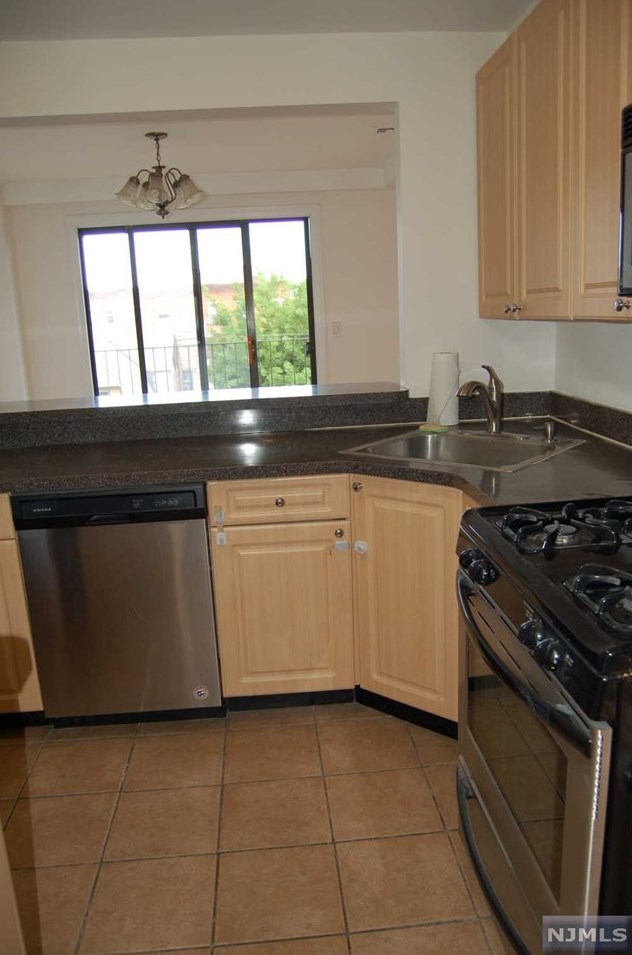 88 Edgewater Pl Apt 3a, Edgewater, NJ
