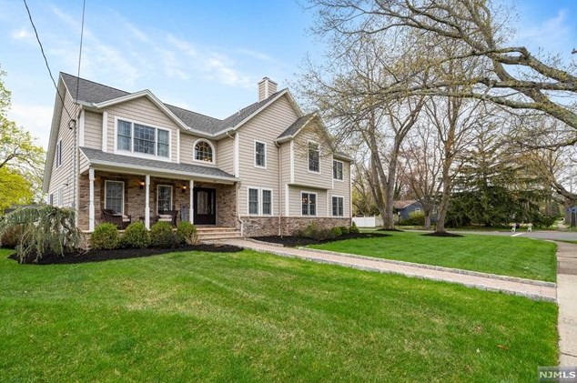 40 Leonard Dr, Westwood, NJ 07675-7258