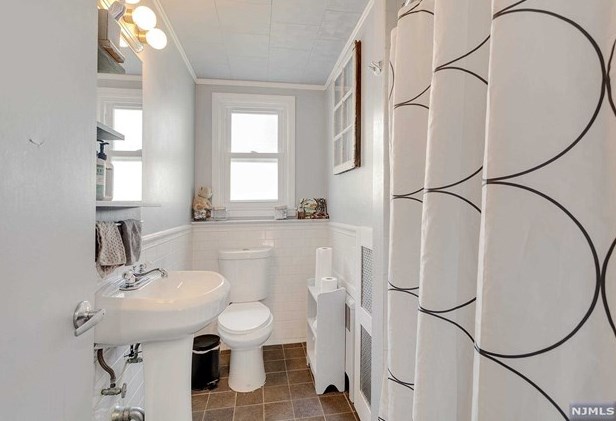 351 Passaic Ave, Rutherford NJ  07070-1827 exterior