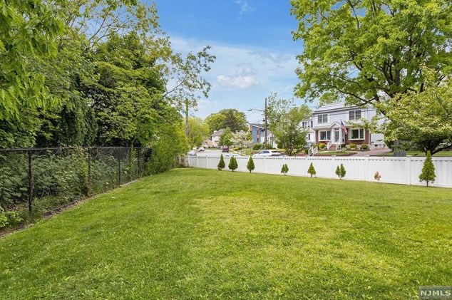 351 Passaic Ave, Rutherford NJ  07070-1827 exterior