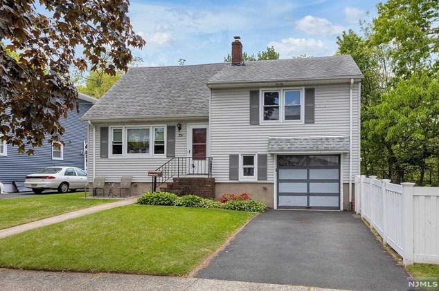 351 Passaic Ave, Rutherford, NJ 07070-1827