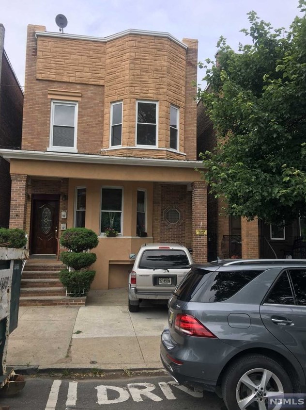 308 24th St, Union City, NJ 07087