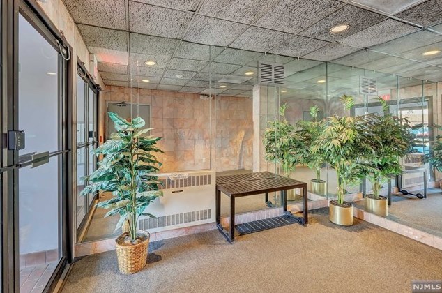 584 Anderson Ave #2e, Cliffside Park, NJ 07010