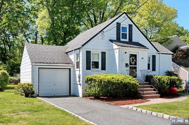 207 Lexington Ave, Dumont, NJ 07628