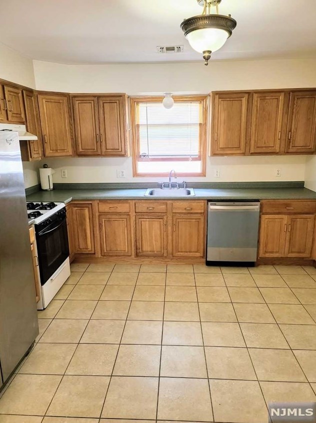 741 2nd Ave, Lyndhurst NJ  07071-1255 exterior