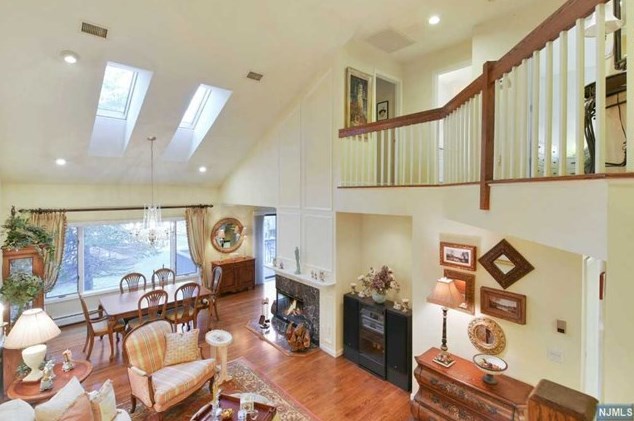 812 Hemlock Ct, Norwood, NJ 07648