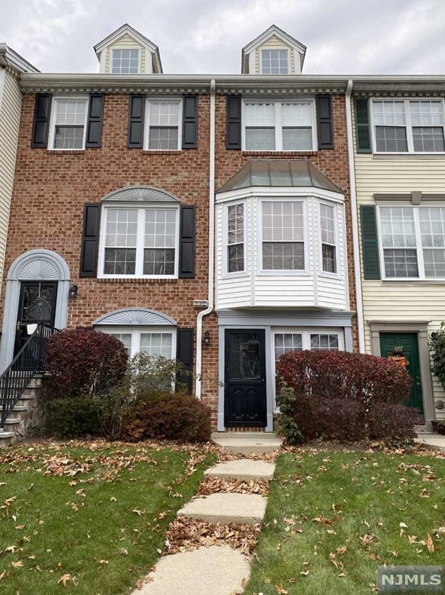688 Plum Ter, Mahwah, NJ 07430