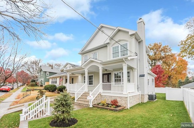 233 Woodland Ave, Rutherford, NJ 07070-2869