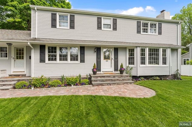 34 Forest Rd, Allendale, NJ 07401