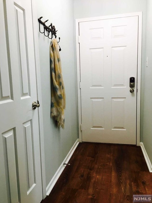 8 Foxwood Dr Apt C, Greystone Park, NJ