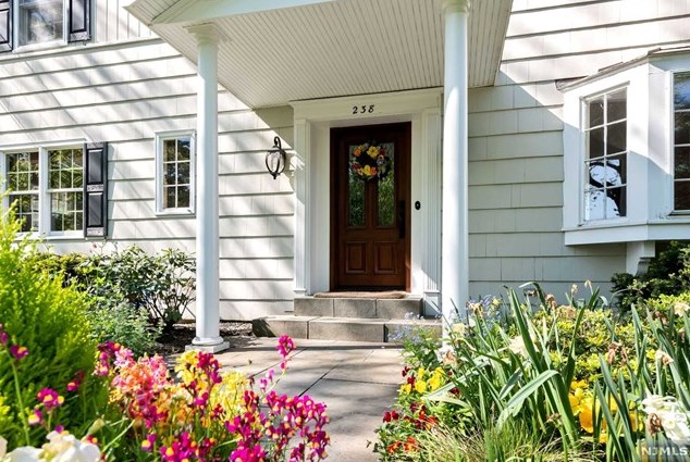 238 Manor Rd, Ridgewood, NJ 07450