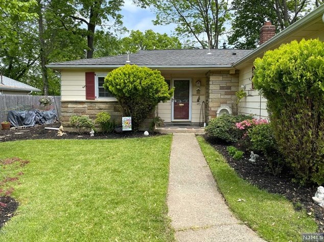 133 Emwood Dr, Emerson, NJ 07630-1354