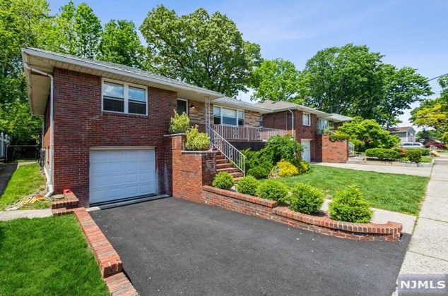 1063 Jassamine Way, West Fort Lee, NJ 07024-1621