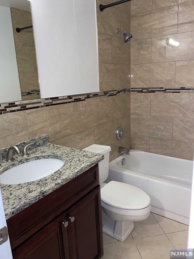 1150 River Rd, Edgewater NJ  07020-1334 exterior