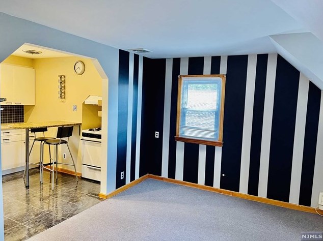 29 Lexington Ave #2nd Floor, Wallington, NJ 07057