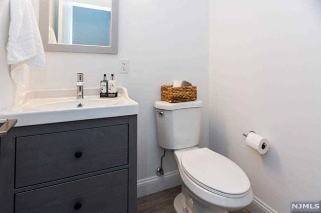 261 Vitmar Pl, Park Ridge NJ  07656-2406 exterior