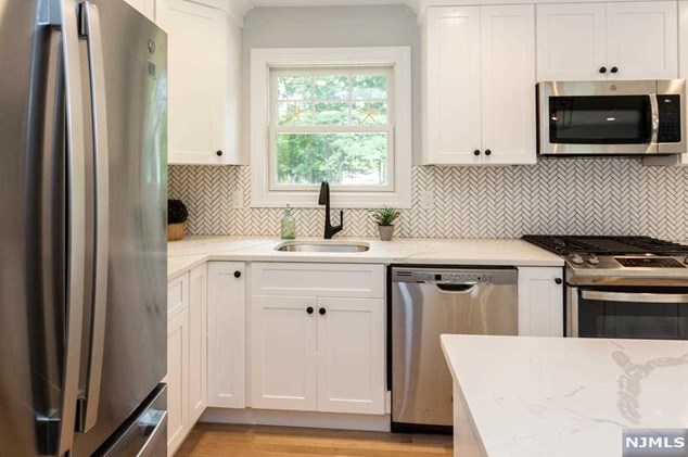 261 Vitmar Pl, Park Ridge NJ  07656-2406 exterior