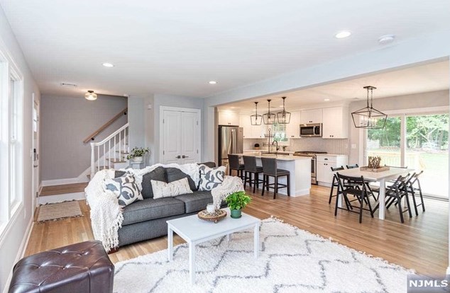 261 Vitmar Pl, Park Ridge NJ  07656-2406 exterior