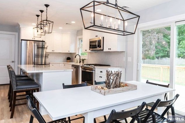 261 Vitmar Pl, Park Ridge NJ  07656-2406 exterior