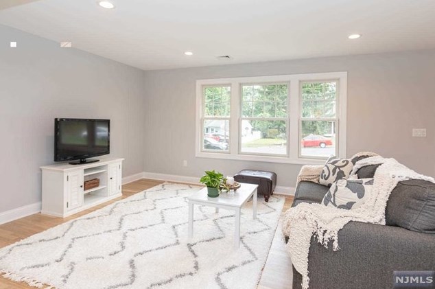 261 Vitmar Pl, Park Ridge NJ  07656-2406 exterior